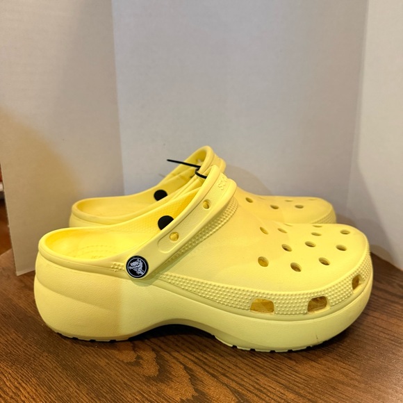 CROCS Shoes - CROCS Yellow Women's classic platform Clogs. Platform. Size 10